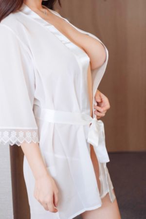 巨乳娘大战僵尸_720完整版观看